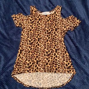 Girls shirt size 7/8.